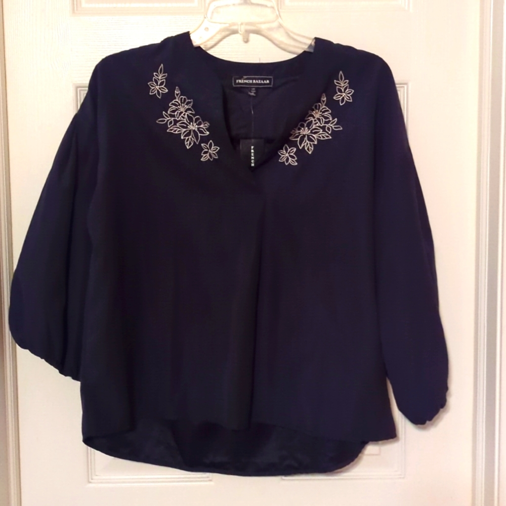 NWT FRENCH BAZAAR NAVY EMBROIDERED TOP